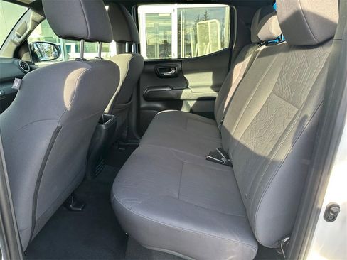 Used 2018 Toyota Tacoma TRD Sport image 15