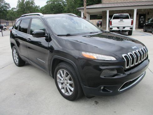 Used 2018 Jeep Cherokee Limited image 25