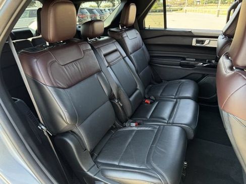 Used 2022 Ford Explorer Platinum w/ Equipment Group 601A RWD image 31