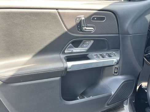 Used 2023 Mercedes-Benz GLB 250 4MATIC image 26