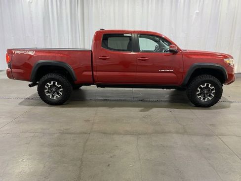 Certified 2018 Toyota Tacoma TRD Off-Road image 2