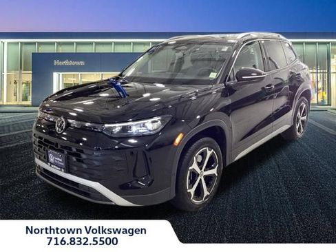 Used 2025 Volkswagen Tiguan SE w/ Panoramic Sunroof Package AWD/4WD image 1