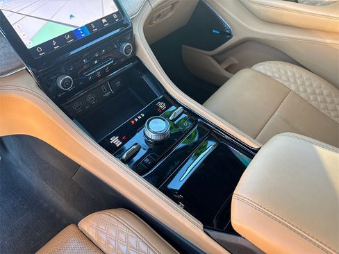 Used 2023 Jeep Grand Cherokee Summit image 6