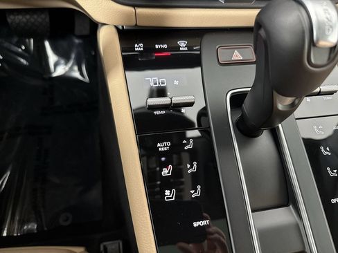 Certified 2026 Porsche Macan Turbo AWD/4WD image 31