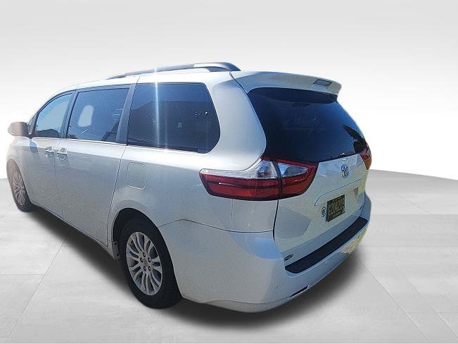 Used 2015 Toyota Sienna XLE w/ XLE Navigation Package FWD image 9