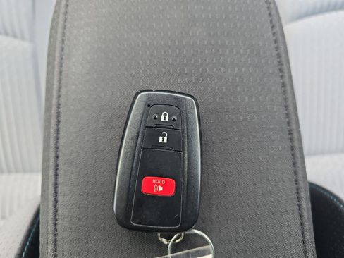Used 2017 Toyota Prius Three w/ Advanced Technology Package FWD image 12