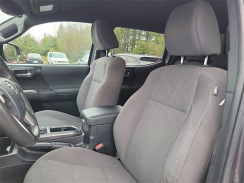 Used 2017 Toyota Tacoma TRD Sport w/ Tow Package image 15