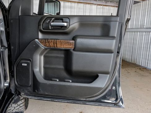Used 2023 GMC Sierra 2500 Denali w/ Denali Black Diamond Edition AWD/4WD image 45