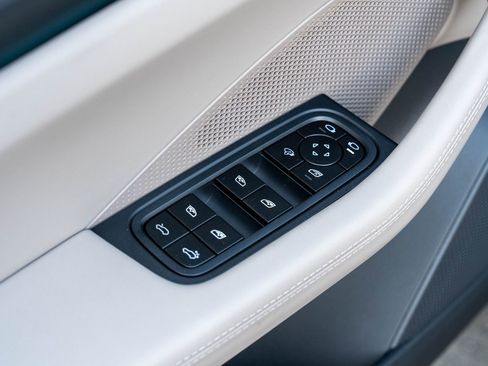 New 2026 Porsche Macan 4S Electric image 21