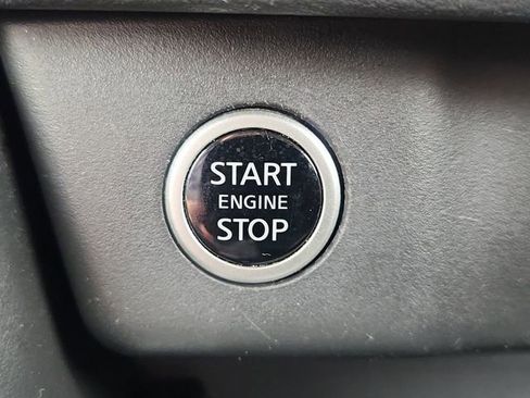 Used 2023 Nissan Rogue SV AWD/4WD image 16
