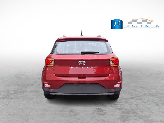 Used 2024 Hyundai Venue Limited FWD image 5