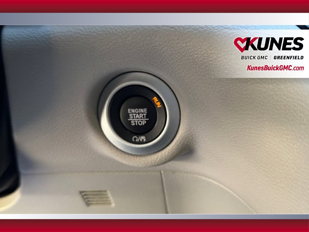 Used 2024 Chrysler Pacifica Touring-L FWD image 33