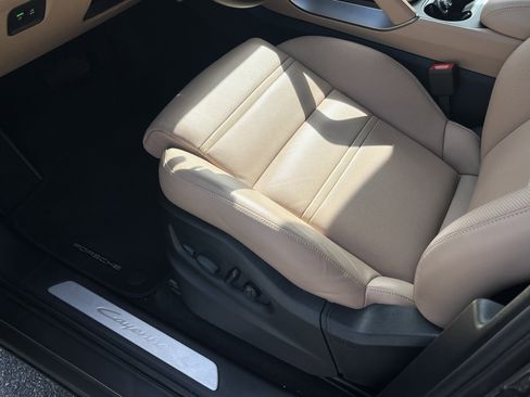 Certified 2025 Porsche Cayenne image 19