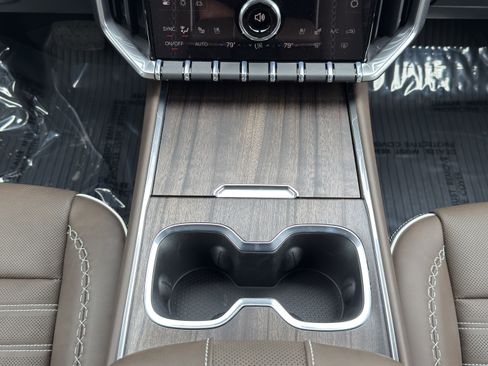 New 2026 GMC Acadia Denali Ultimate w/ LPO, Floor Liner Package AWD/4WD image 32