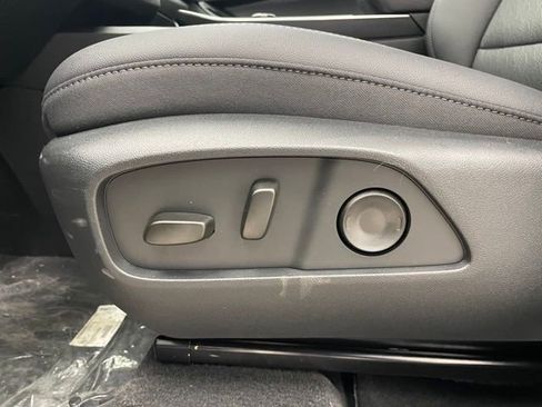 New 2026 Chevrolet Equinox LT w/ Convenience Package II AWD/4WD image 9