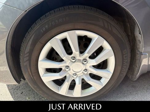 Used 2020 Nissan Versa S FWD image 5