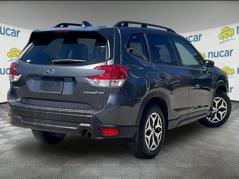 Used 2023 Subaru Forester Premium image 6