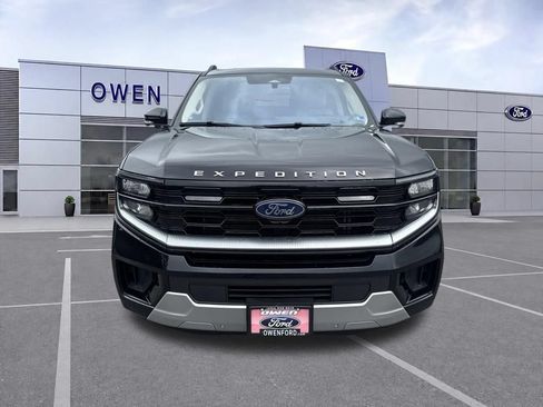 Used 2025 Ford Expedition Platinum w/ Driver's Package AWD/4WD image 8