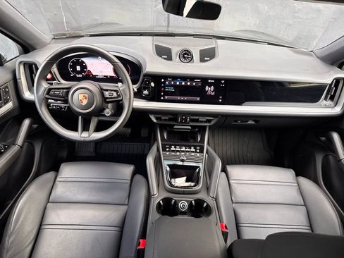 Used 2025 Porsche Cayenne Coupe image 17