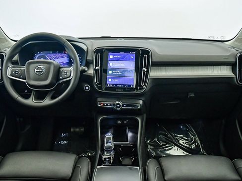 Certified 2025 Volvo XC40 B5 Plus image 15