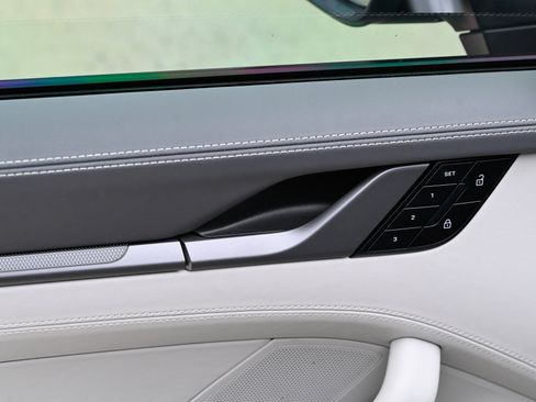 Used 2025 Porsche 911 Carrera image 20