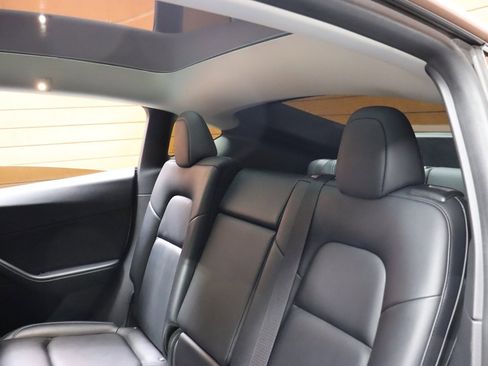 Used 2022 Tesla Model Y Long Range image 40