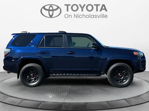 Used 2022 Toyota 4Runner SR5 Premium w/ Moonroof Package AWD/4WD image 7