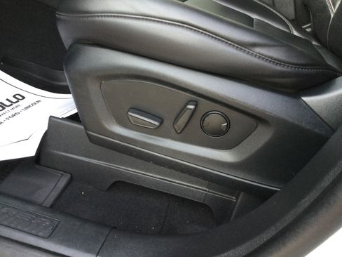 Used 2023 Ford Explorer XLT w/ Equipment Group 202A image 9