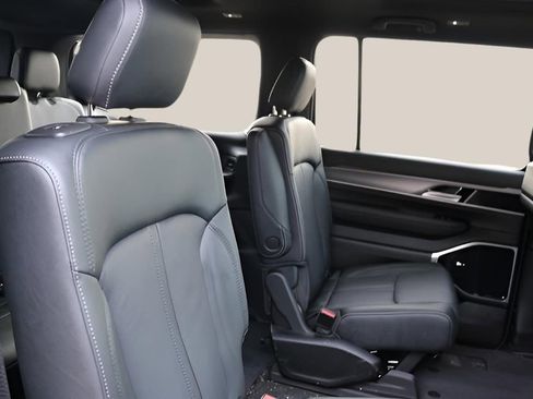 New 2026 Jeep Grand Wagoneer Limited w/ Premium Group II AWD/4WD image 18