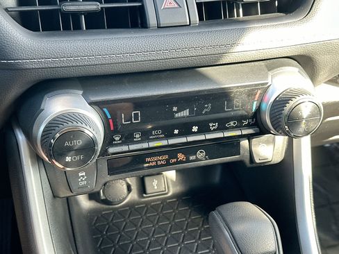 Used 2022 Toyota RAV4 XLE image 18