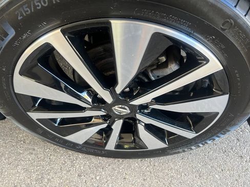 Certified 2023 Nissan Sentra SV w/ SV Premium Package FWD image 40