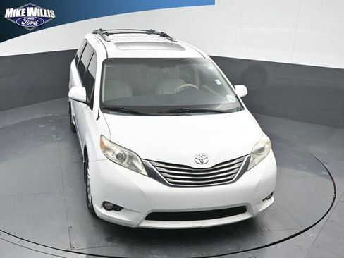 Used 2013 Toyota Sienna XLE image 10