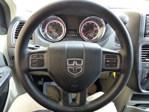 Used 2019 Dodge Grand Caravan SE w/ UConnect Hands-Free Group FWD image 38