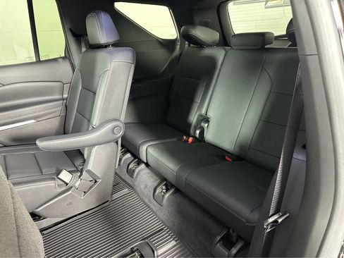 Used 2024 Chevrolet Traverse LT w/ Enhanced Driving Package image 23