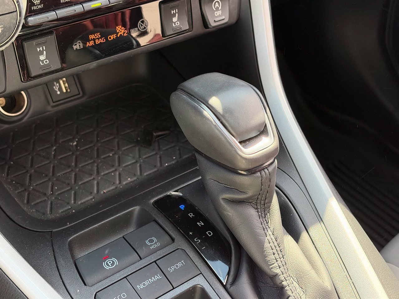 Used 2025 Toyota RAV4 XLE Premium w/ Weather Package FWD image 10