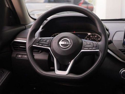Used 2024 Nissan Altima 2.5 SV FWD image 21