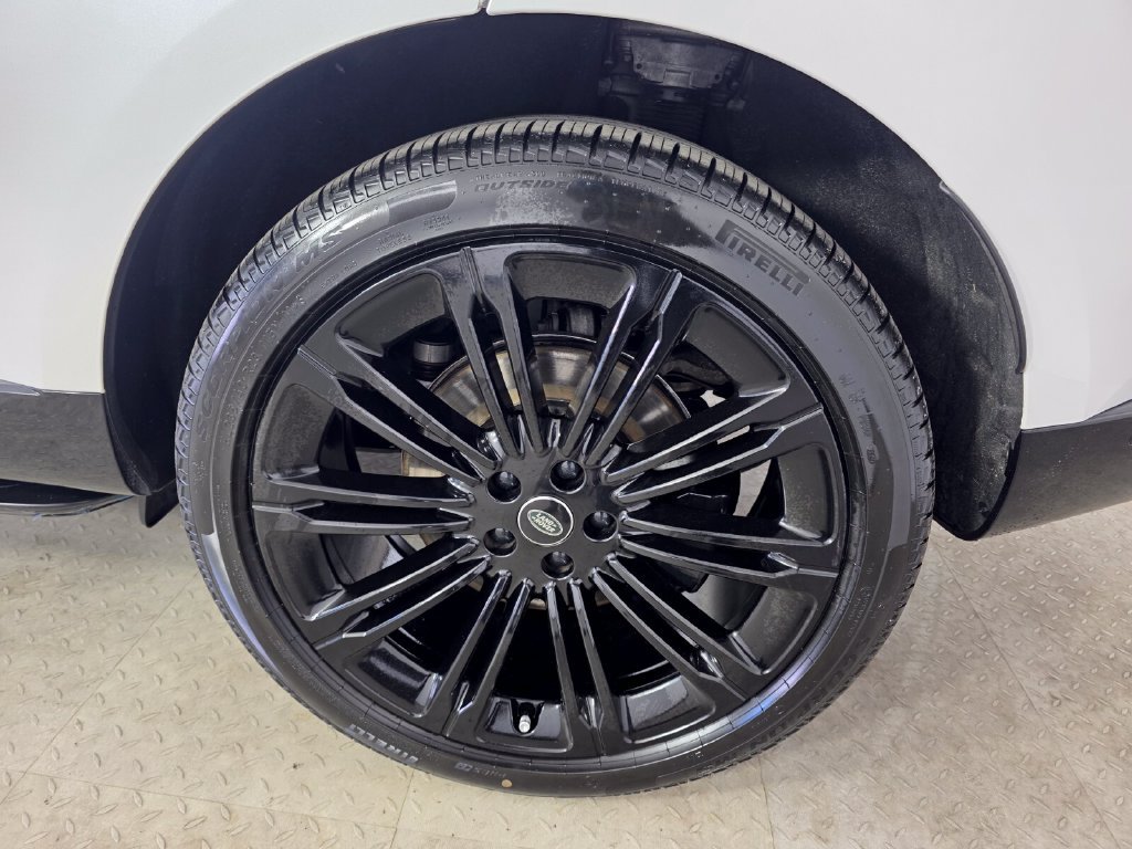 Used 2025 Land Rover Range Rover Long Wheelbase SE AWD/4WD image 17
