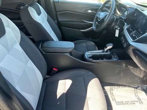 Used 2025 Chevrolet Trax LS FWD image 13