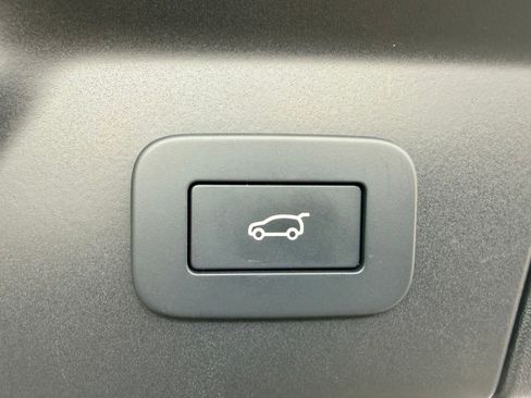 Used 2024 Land Rover Range Rover Velar Dynamic SE AWD/4WD image 23