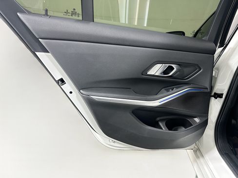 Used 2021 BMW 330i Sedan w/ Convenience Package RWD image 27
