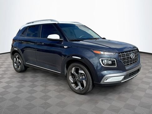 Used 2023 Hyundai Venue Limited FWD image 3