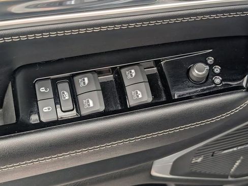 Used 2023 Jeep Wagoneer 4WD w/ Premium Group I image 12