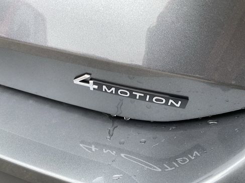 New 2025 Volkswagen Tiguan SE image 8