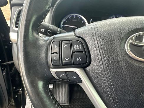 Used 2019 Toyota Highlander SE AWD/4WD image 11