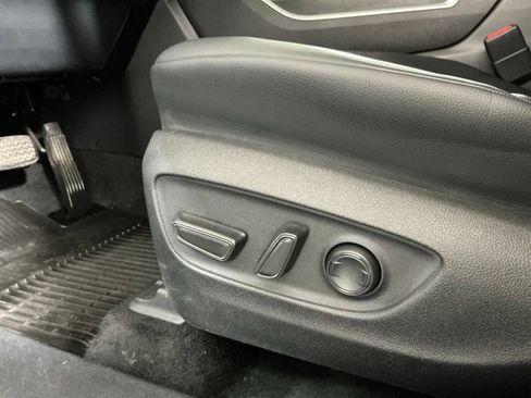 Used 2021 Toyota Highlander XLE AWD/4WD image 18