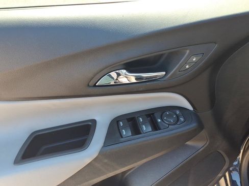 Used 2022 Chevrolet Equinox LS FWD image 15