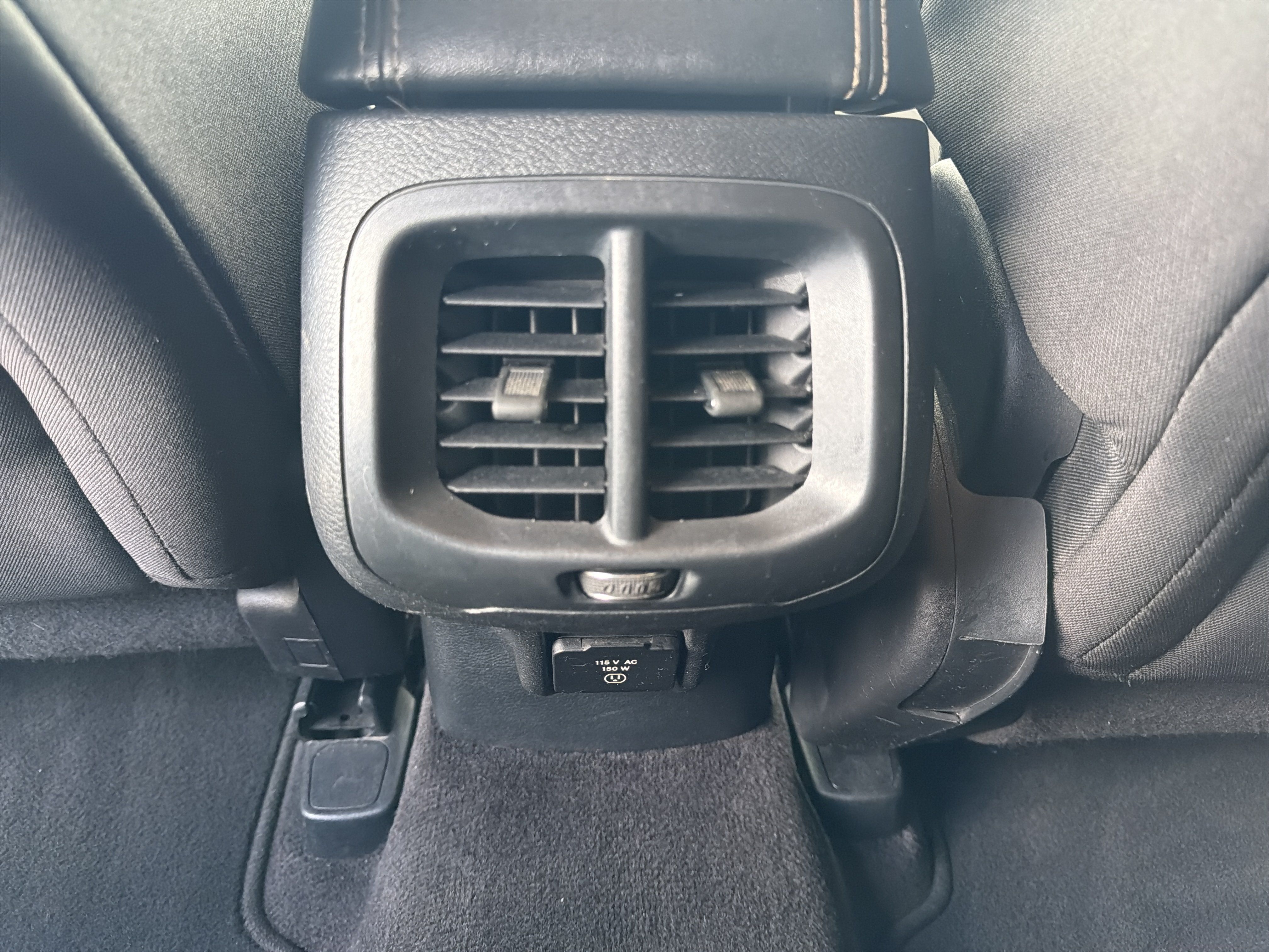Used 2016 Jeep Cherokee Latitude FWD image 9