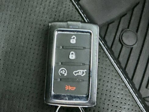Used 2023 Jeep Grand Cherokee Altitude RWD image 38
