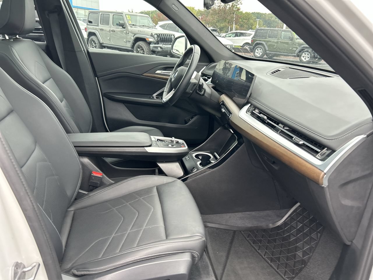 Used 2025 BMW X1 xDrive28i w/ Convenience Package AWD/4WD image 13