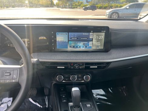 Used 2025 Nissan Kicks SV image 18